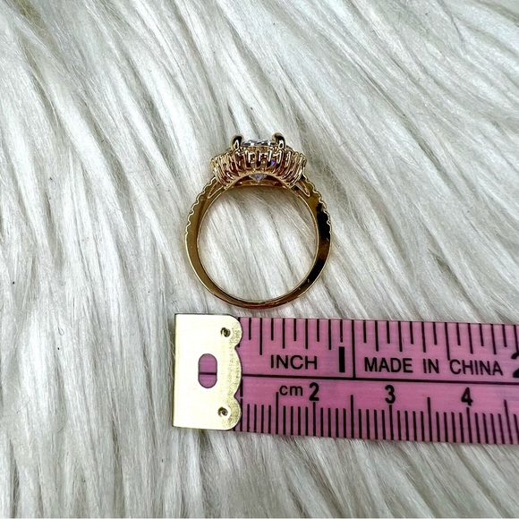 💎 Oval CZ Halo Ring with Gold Tone Setting Size 7 💎 - Picture 5 of 5